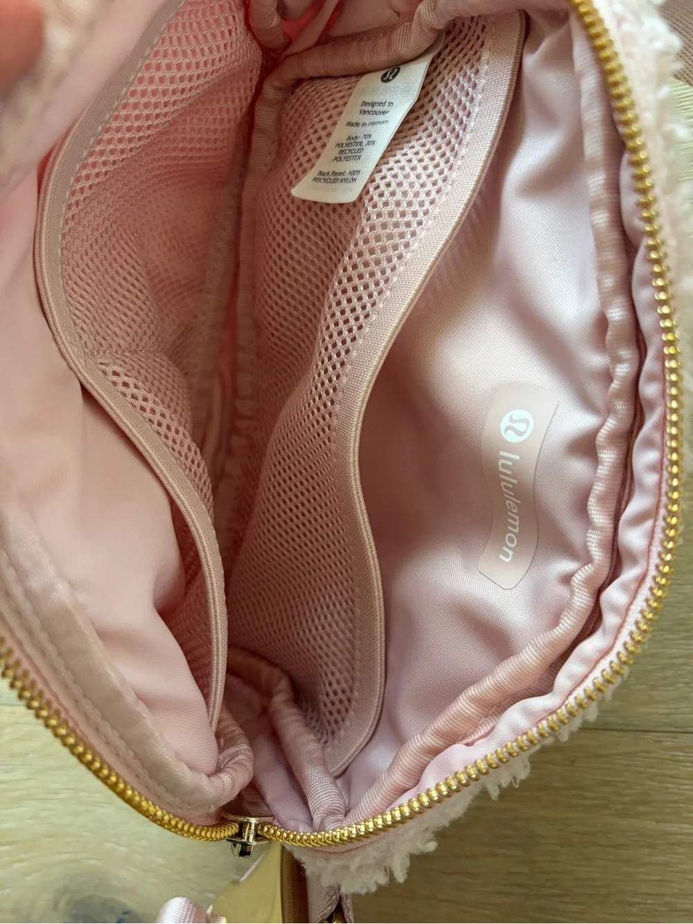 NWOT Lululemon Everywhere Belt Bag 1L Pink Mist Gold Fleece Sherpa Crossbody*@2 - Picture 3 of 5